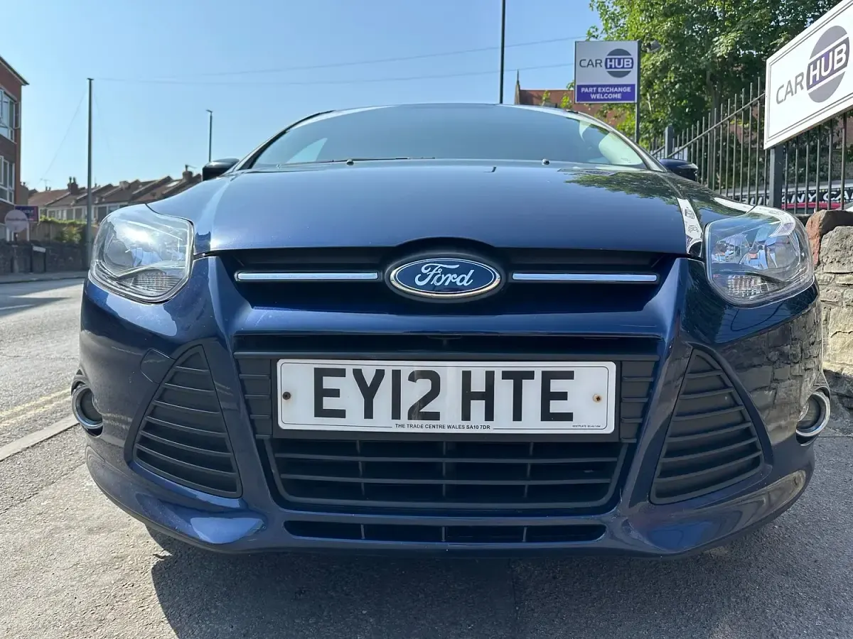 Used Ford Focus Zetec 105 HP (77 kW) 2012 Blue Hatchback