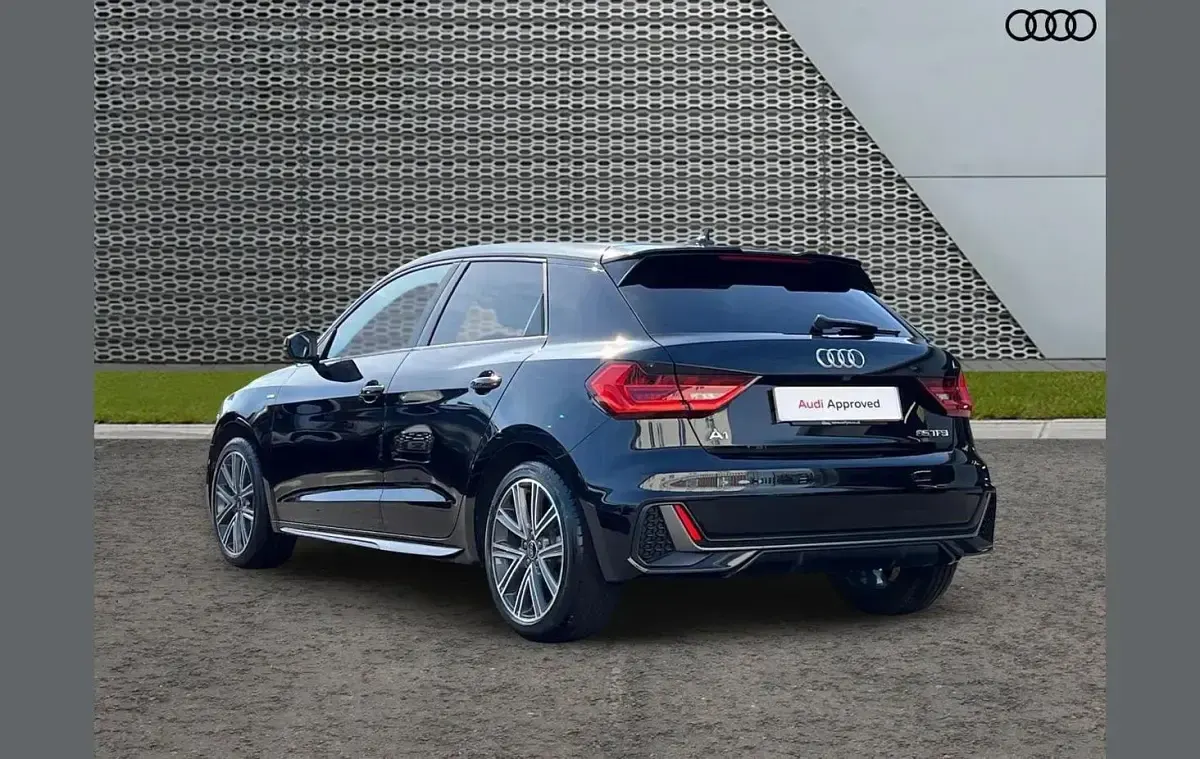 Käytetty Audi A1 S-Line 147 HP (108 kW) 2025 Musta Katumaasturi