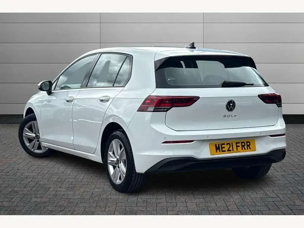 Used VW Golf VII Life 130 HP (95 kW) 2021 White Hatchback