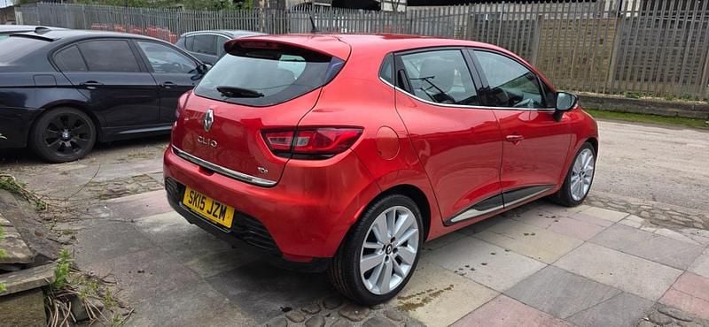 Used Renault Clio IV Dynamique 90 HP (66 kW) 2015 Red Hatchback