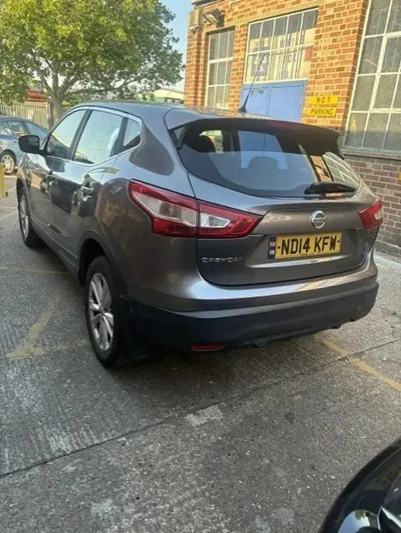 Used Nissan Qashqai Acenta 115 HP (84 kW) 2014 Grey SUV