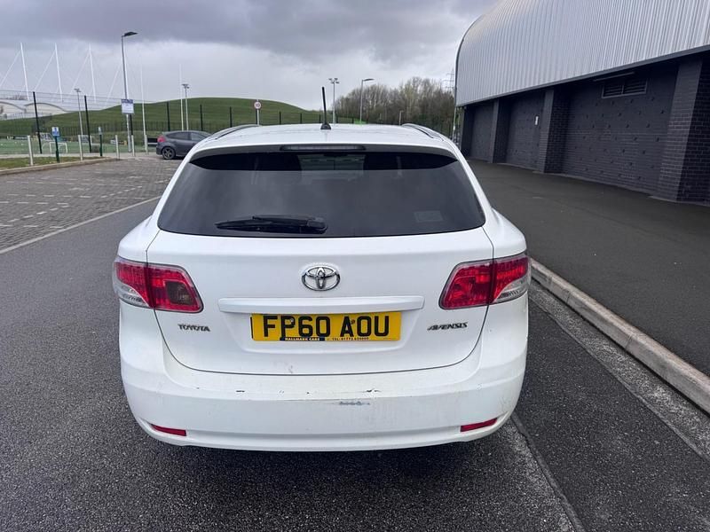 Used Toyota Avensis 2010 White Estate