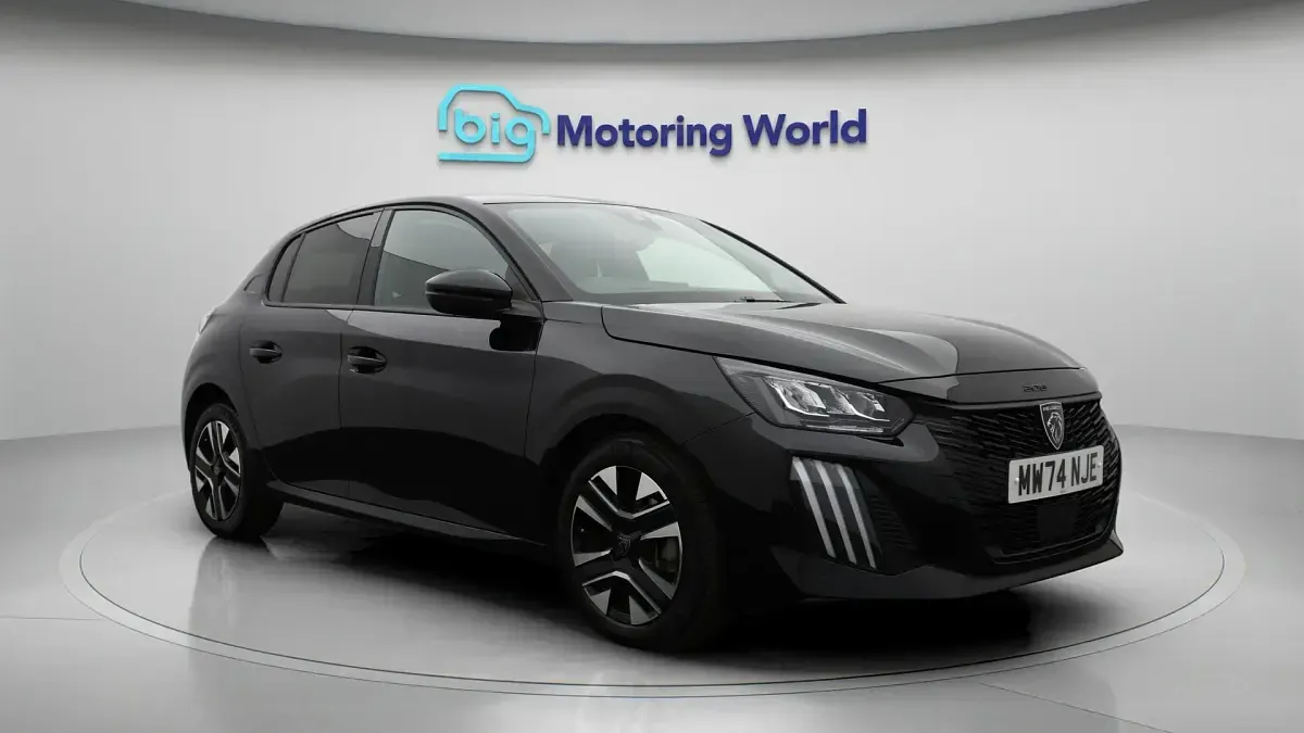 Used Peugeot 208 Allure 101 HP (74 kW) 2024 Hatchback