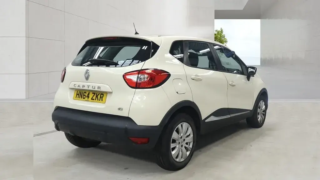 Used Renault Captur Expression+ 90 HP (66 kW) 2014 Cream SUV