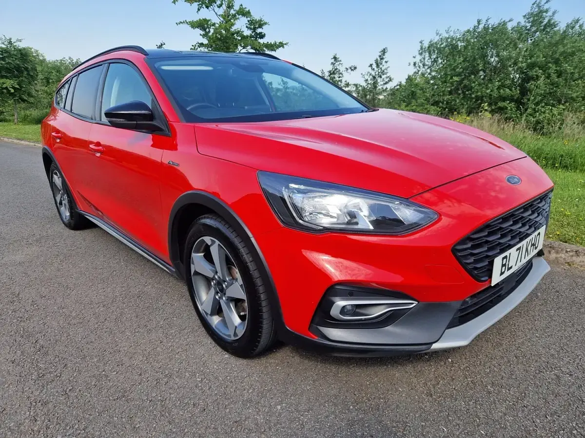 Used Ford Focus Active 120 HP (88 kW) 2022 Red Estate