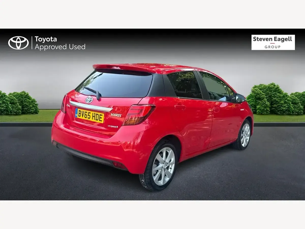Used Toyota Yaris Sport 100 HP (73 kW) 2015 Red Hatchback