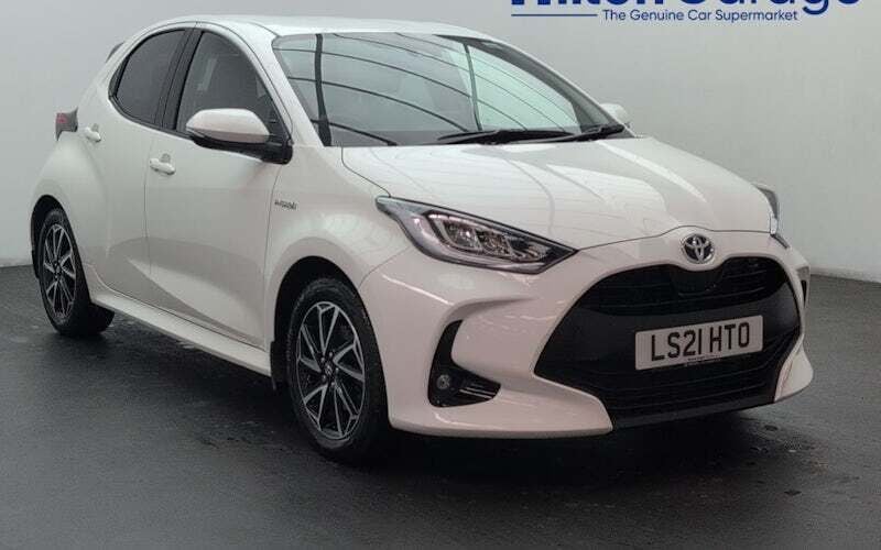 Used 2025 Toyota Yaris Hybrid Design Hatchback | £15,350 (Super price) - Image 1/4