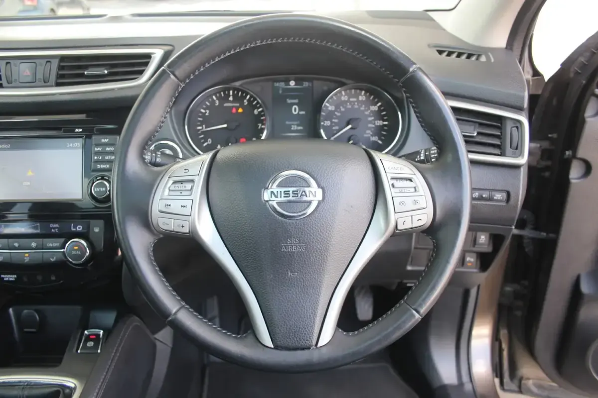 Used Nissan Qashqai Acenta Premium 115 HP (84 kW) 2014 Beige SUV