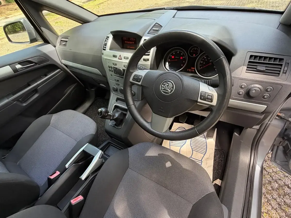 Used Vauxhall Zafira 140 HP (102 kW) 2010 Silver MPV