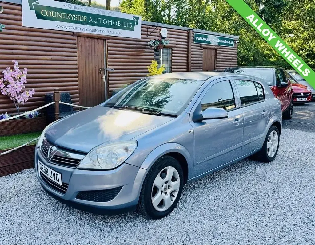 Used Vauxhall Astra 140 HP (102 kW) 2008 Silver Hatchback