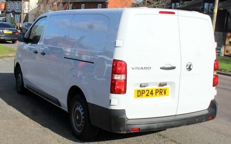 Used Vauxhall Vivaro 145 HP (106 kW) 2024 White MPV