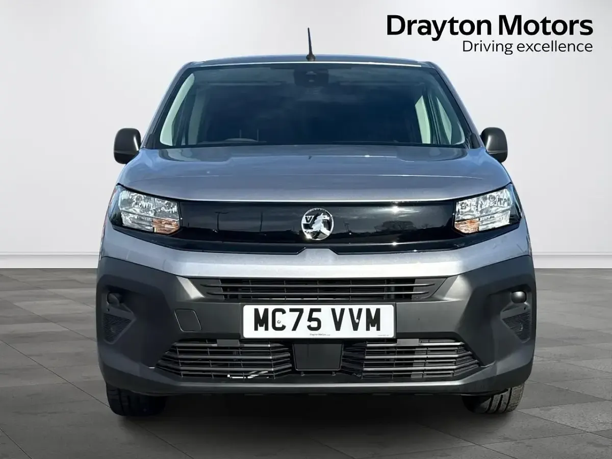 Nouă Vauxhall Combo 100 CP (73 kW) 2026 Argintiu Monovolum