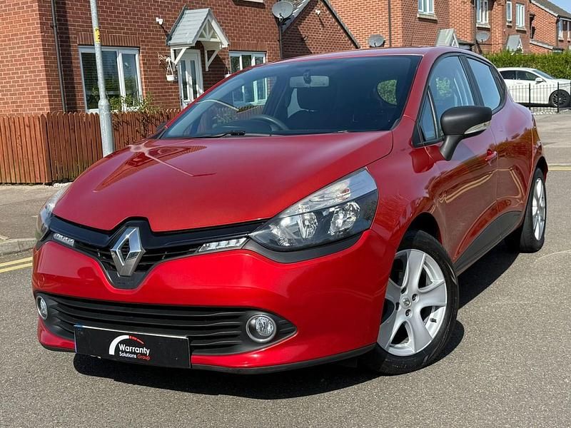 Used Renault Clio IV Play 90 HP (66 kW) 2016 Red Hatchback
