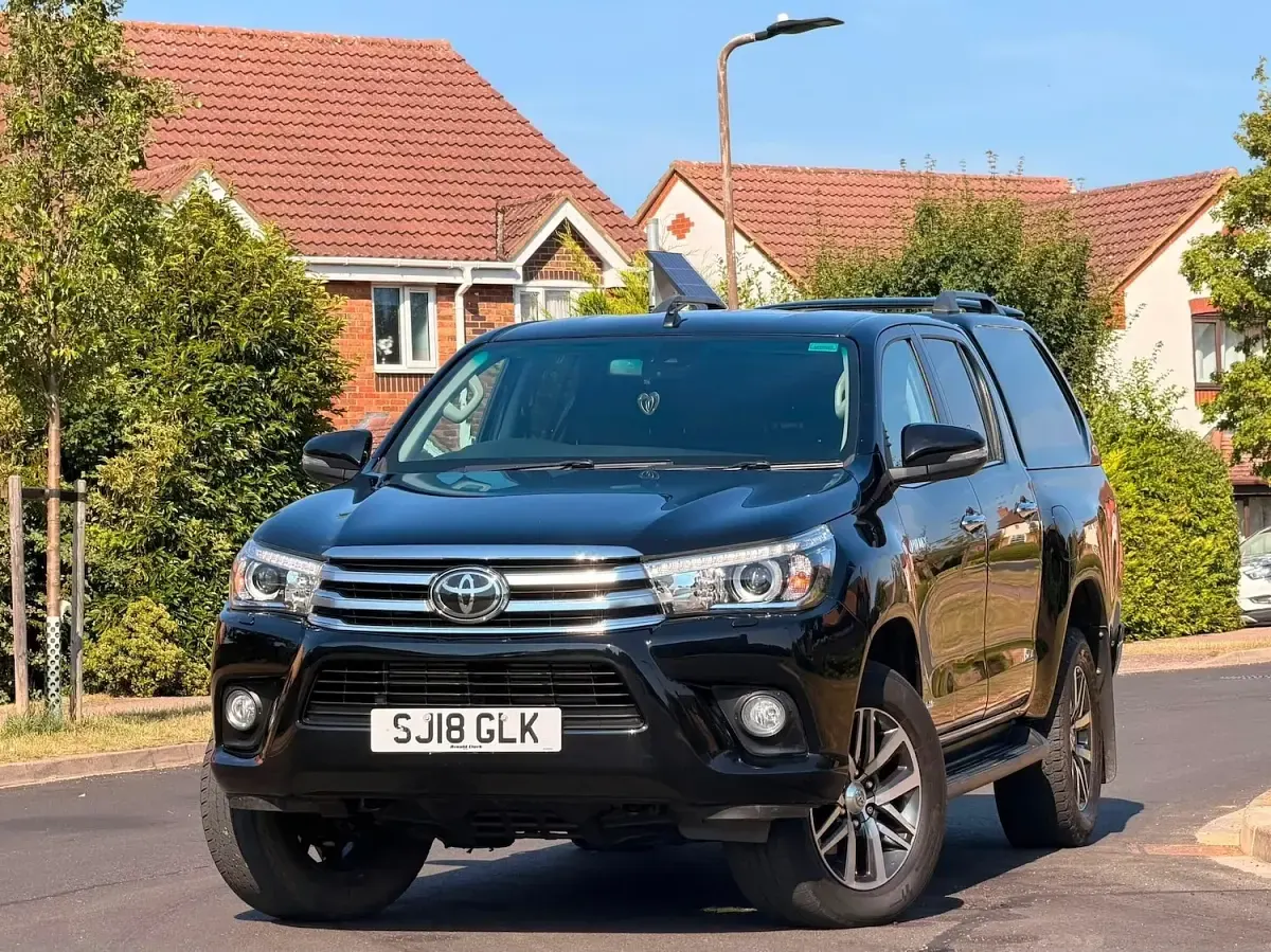 Used Toyota HiLux 150 HP (110 kW) 2018 Black Pickup