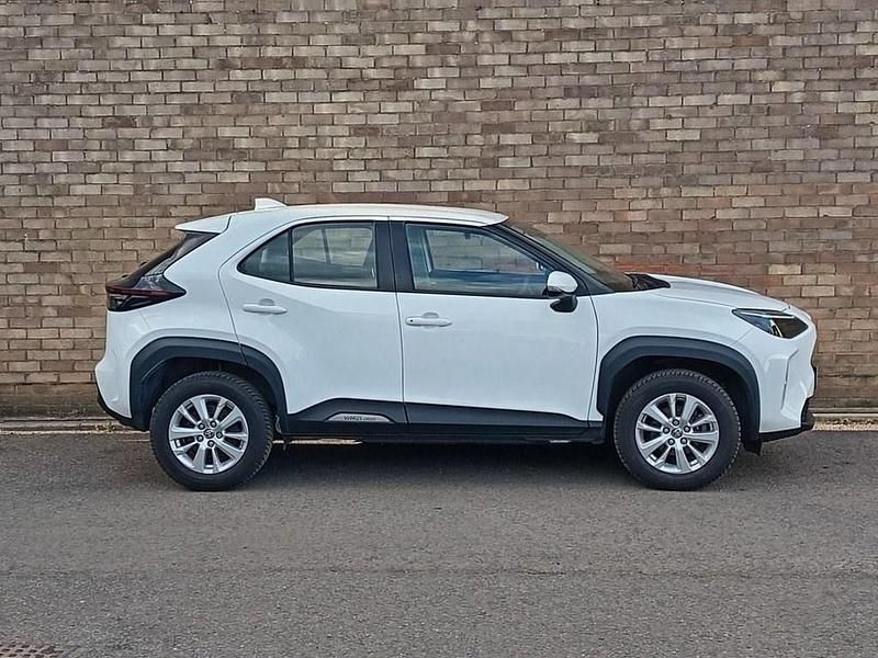 Used Toyota Yaris Hybrid 116 HP (85 kW) 2022 White SUV