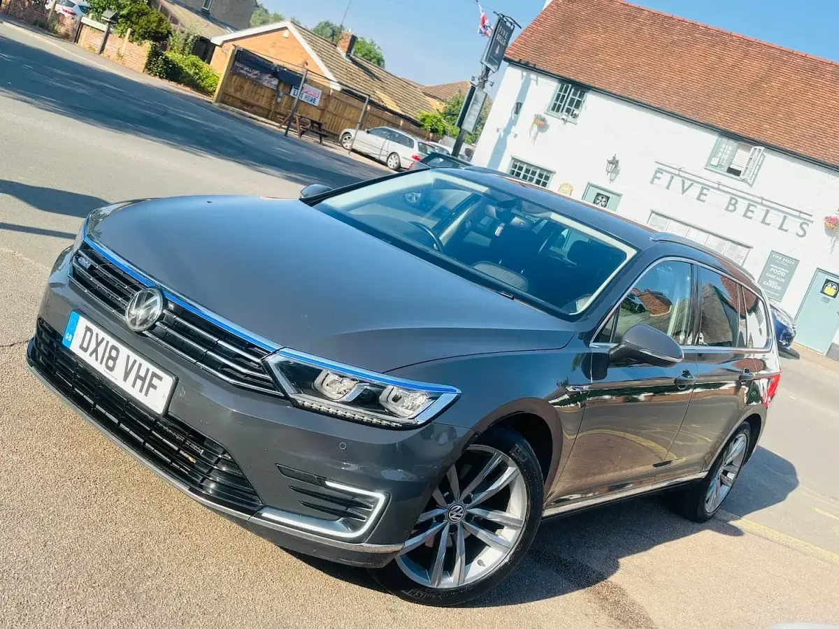 Used VW Passat GTE 218 HP (160 kW) 2018 Grey Estate