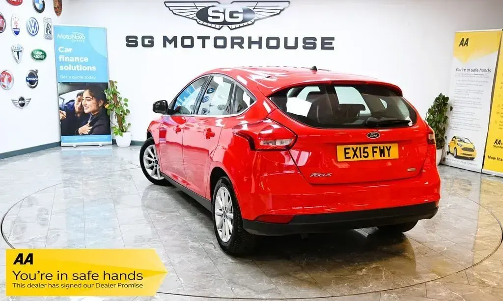 Used Ford Focus Titanium 125 HP (91 kW) 2015 Red Hatchback