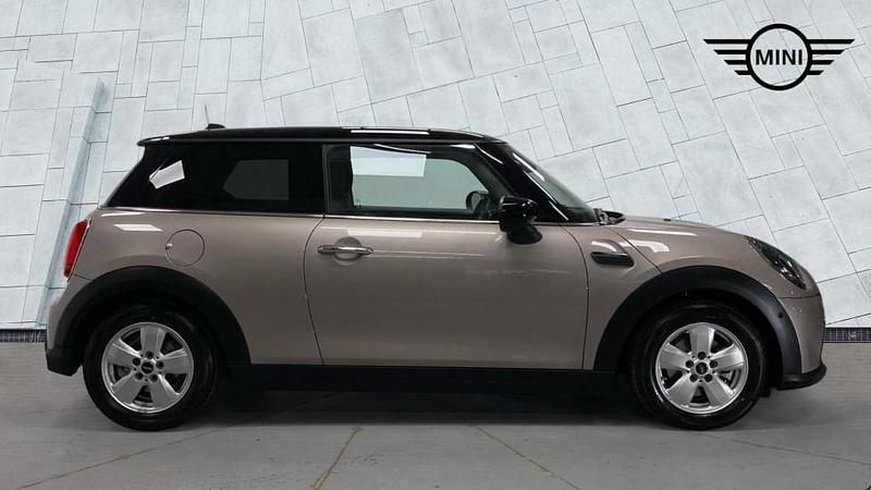 Używany Mini Cooper Classic 134 KM (98 kW) 2023 Szary Hatchback
