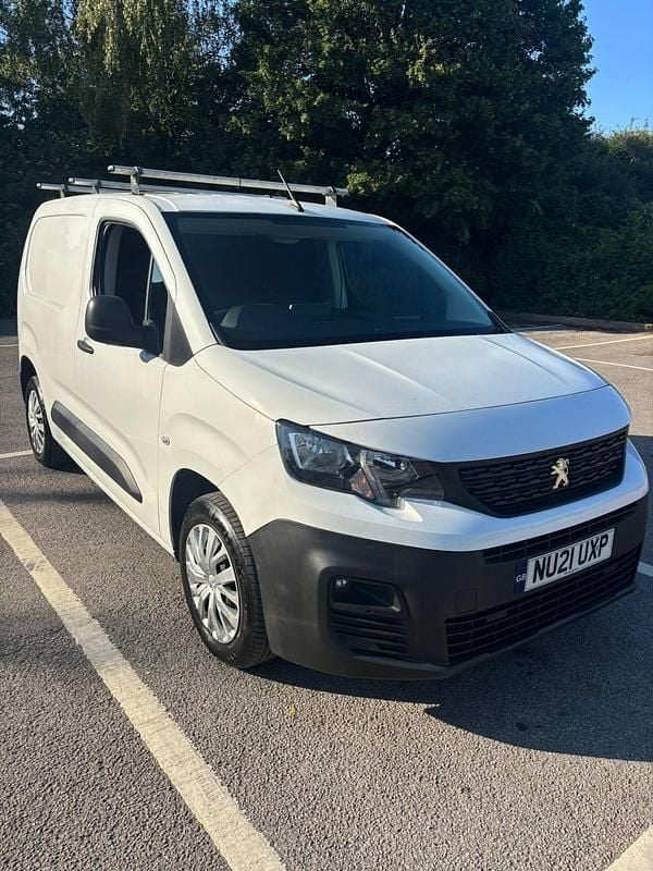 White Used 2021 Peugeot Partner MPV | £4,995 (Super price) - Image 1/4