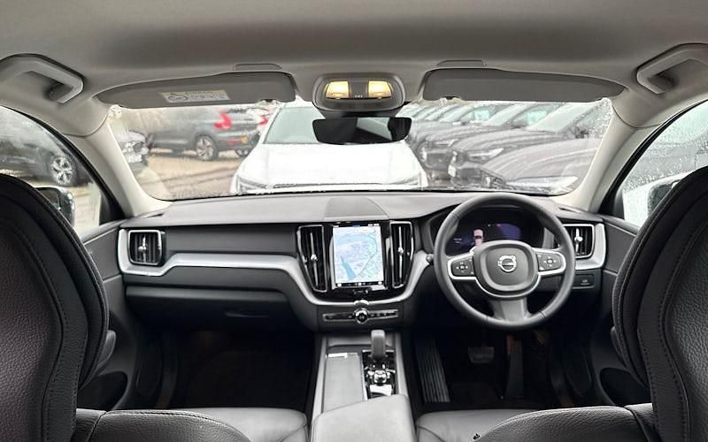 Used Volvo XC60 Momentum 250 HP (183 kW) 2021 SUV