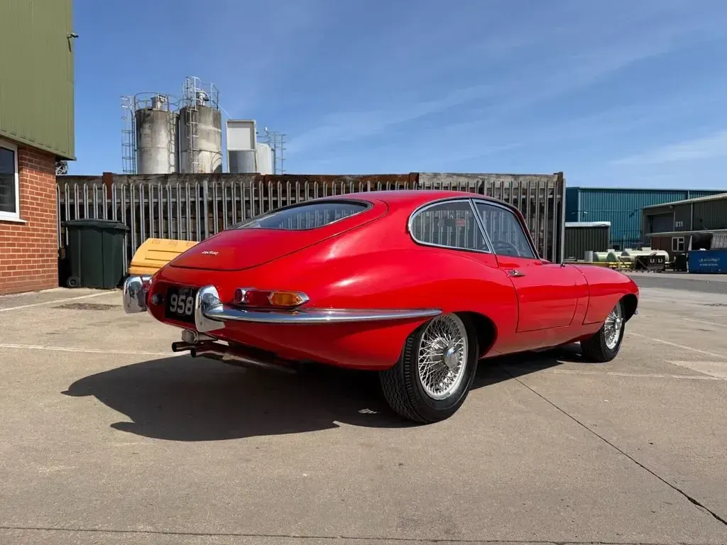 Used Jaguar E-Type 269 HP (197 kW) 1962 Red Coupe
