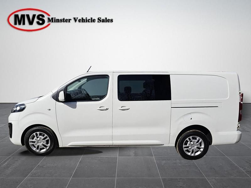 Used Vauxhall Vivaro Sportive 120 HP (88 kW) 2020 White MPV