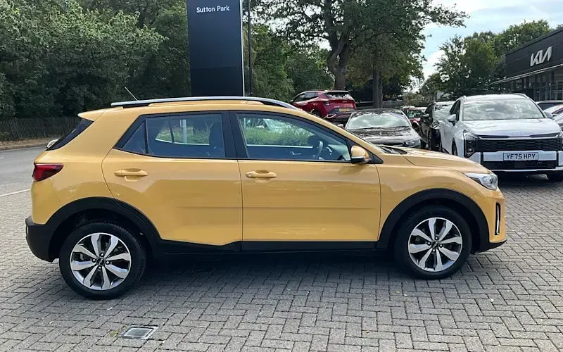 Used Kia Stonic 101 HP (74 kW) 2024 Yellow SUV