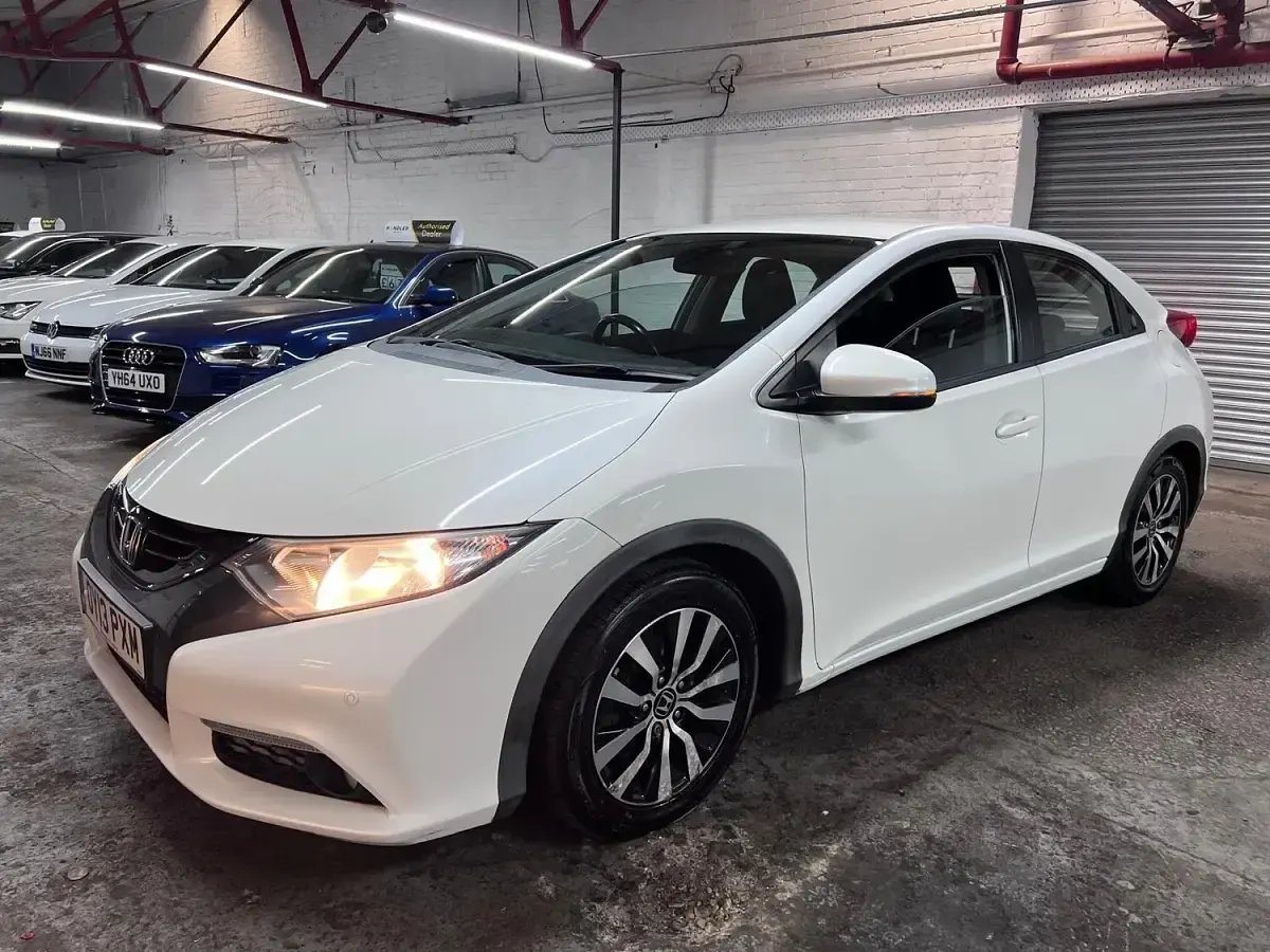 Used Honda Civic ES 120 HP (88 kW) 2013 White Hatchback