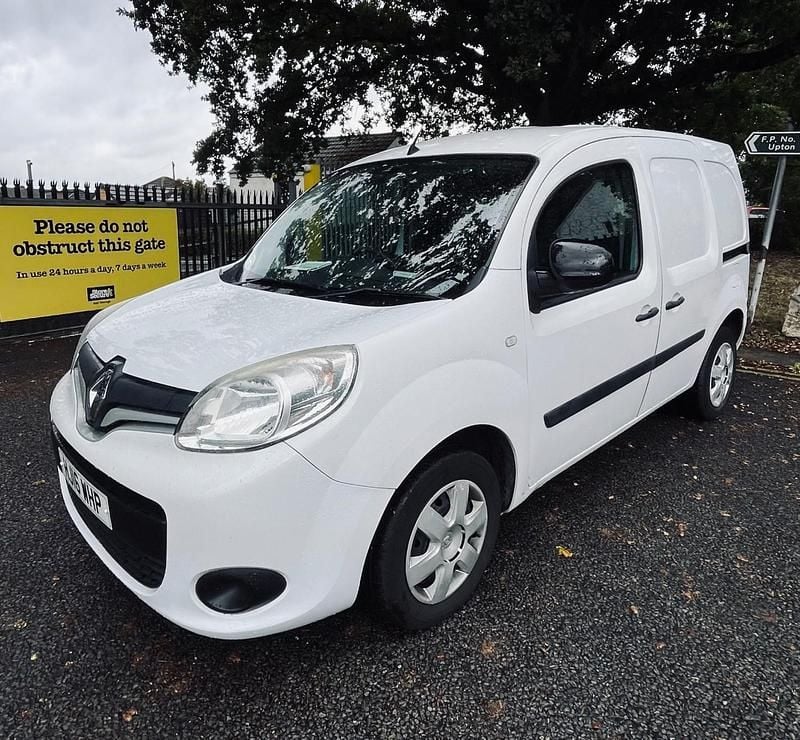 White Used 2016 Renault Kangoo Business MPV | £3,995 (Good price) - Image 1/3