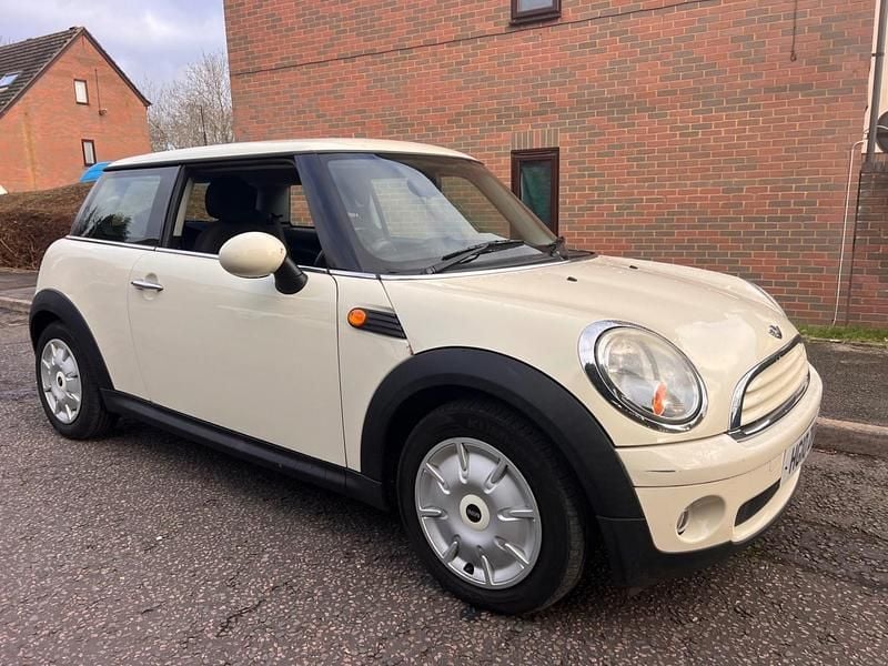 White Used 2010 Mini ONE Hatch Hatchback | £1,495 (Super price) - Image 1/4