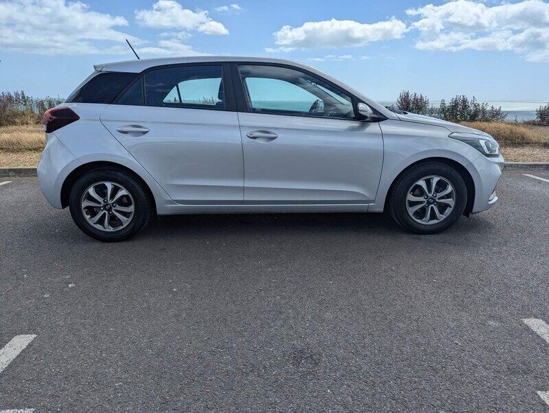Used Hyundai i20 SE 84 HP (61 kW) 2020 Silver Hatchback
