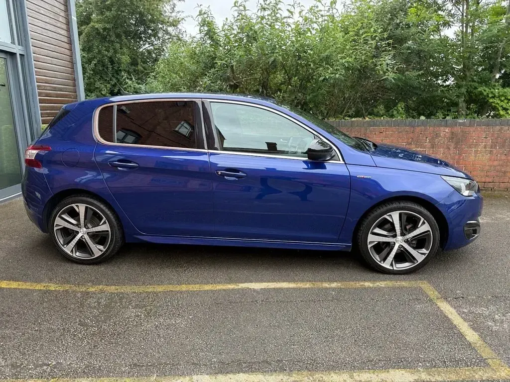 Used Peugeot 308 GT-line 120 HP (88 kW) 2017 Blue Hatchback