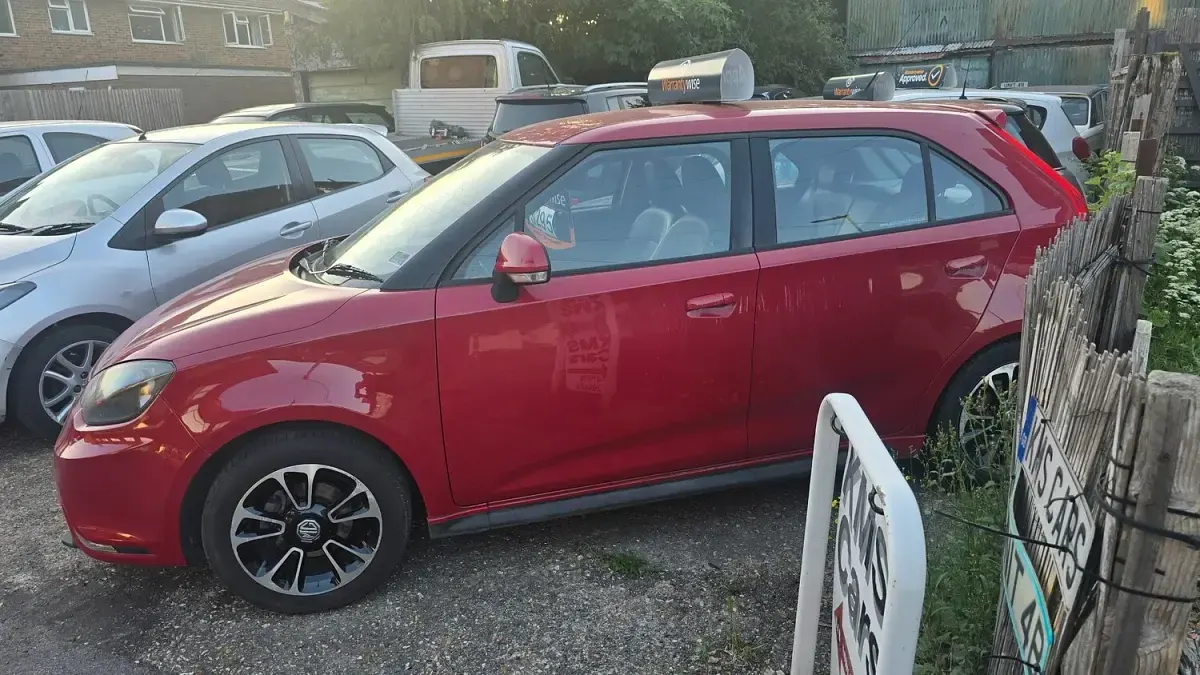 Used MG MG3 106 HP (77 kW) 2015 Red Hatchback