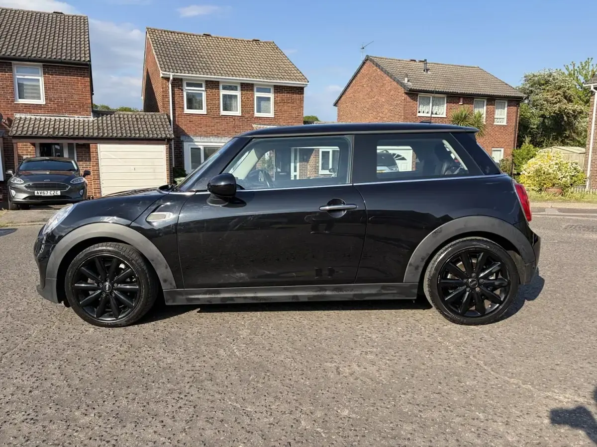 Używany Mini Cooper Hatch 136 KM (100 kW) 2017 Czarny Hatchback