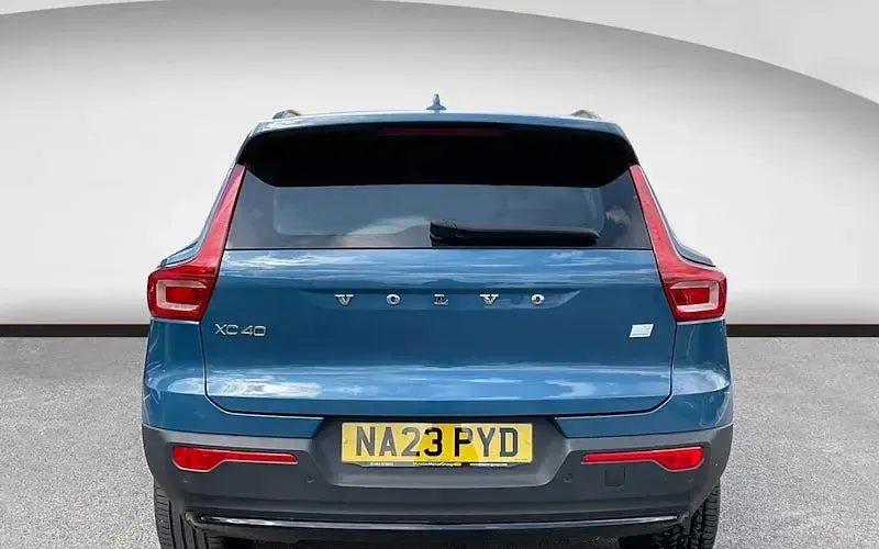 Used Volvo XC40 Plus 211 HP (155 kW) 2023 Blue SUV