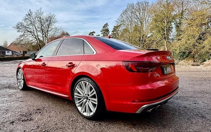 Used Audi S4 Design 354 HP (260 kW) 2018 Red Sedan