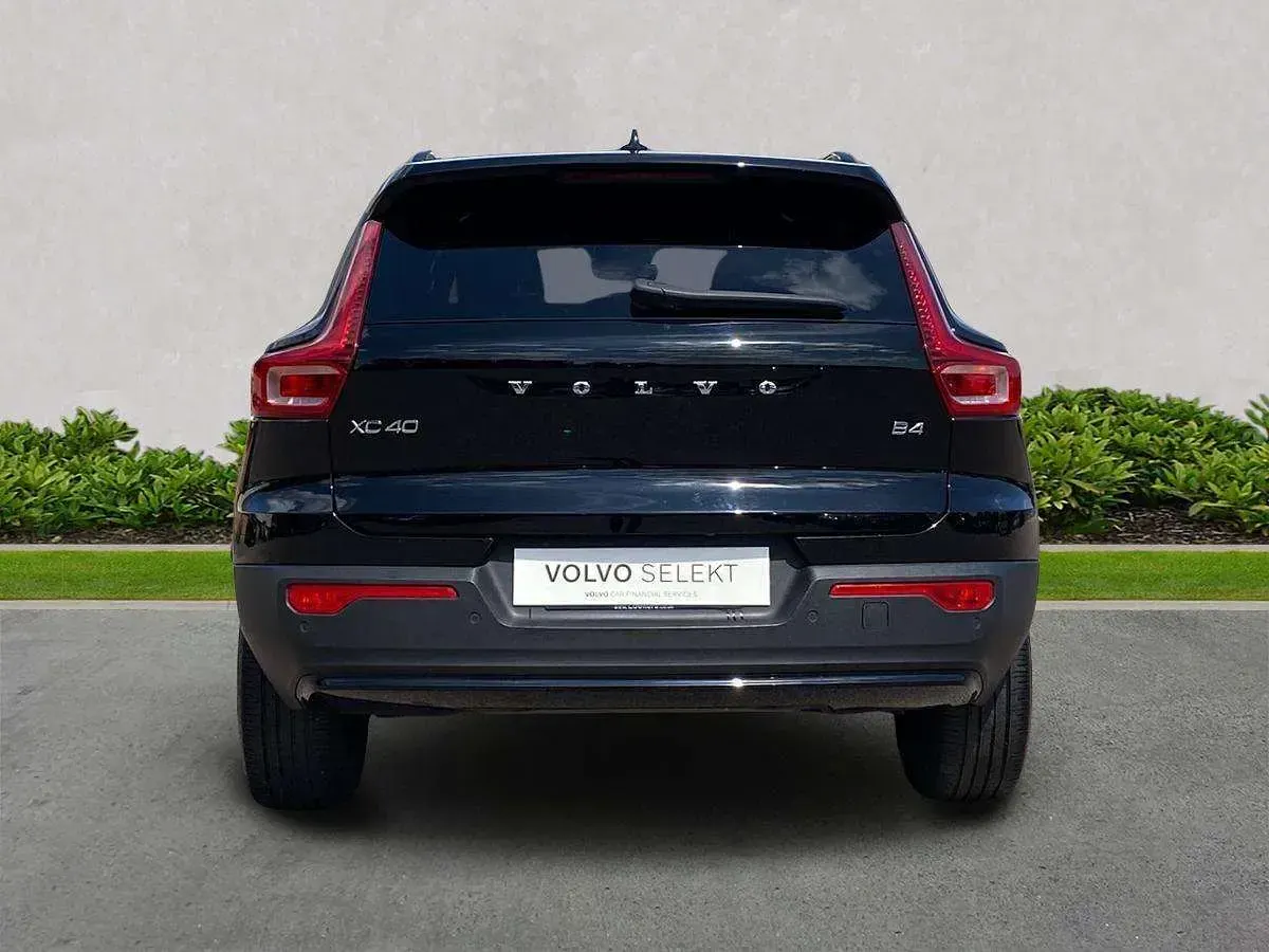 Used Volvo XC40 Ultimate 2023 Black SUV
