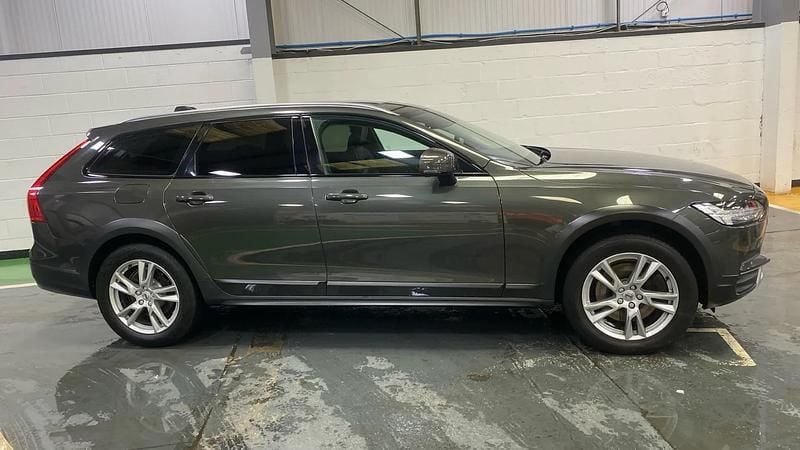 Used Volvo V90 CC Pro 190 HP (139 kW) 2018 Grey Estate