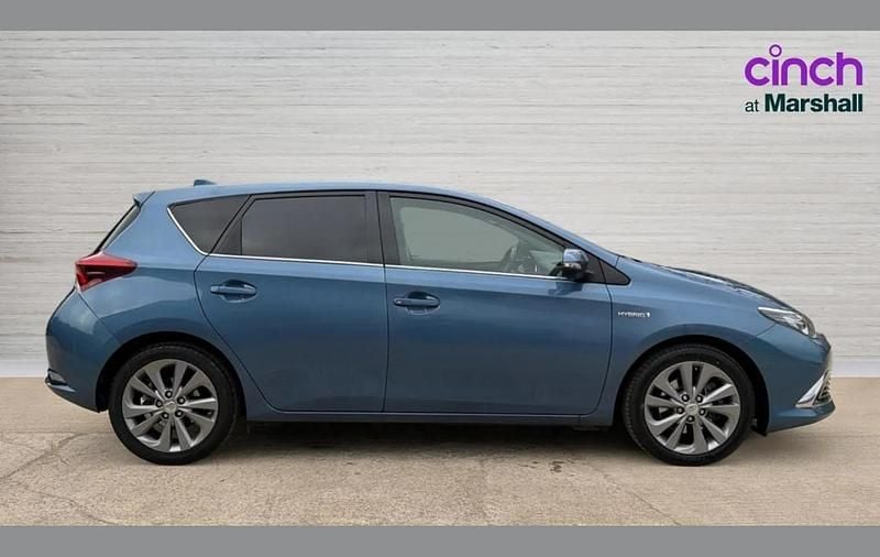 Used Toyota Auris Hybrid 134 HP (98 kW) 2018 Blue Hatchback