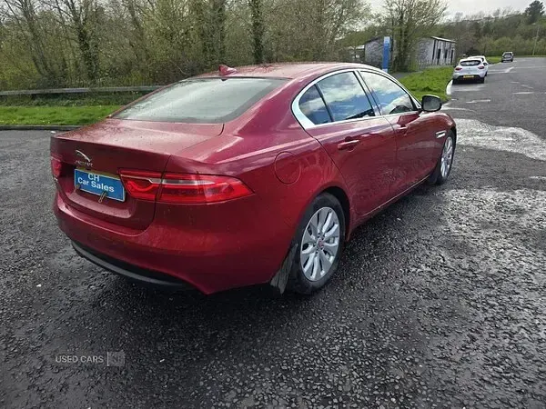 Begagnad Jaguar XE Prestige 163 HK (119 kW) 2015 Röd Sedan