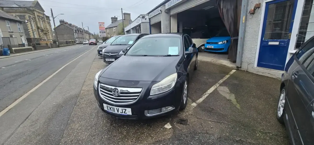 Second-hand Vauxhall Insignia SRi 2011 Negru Hatchback