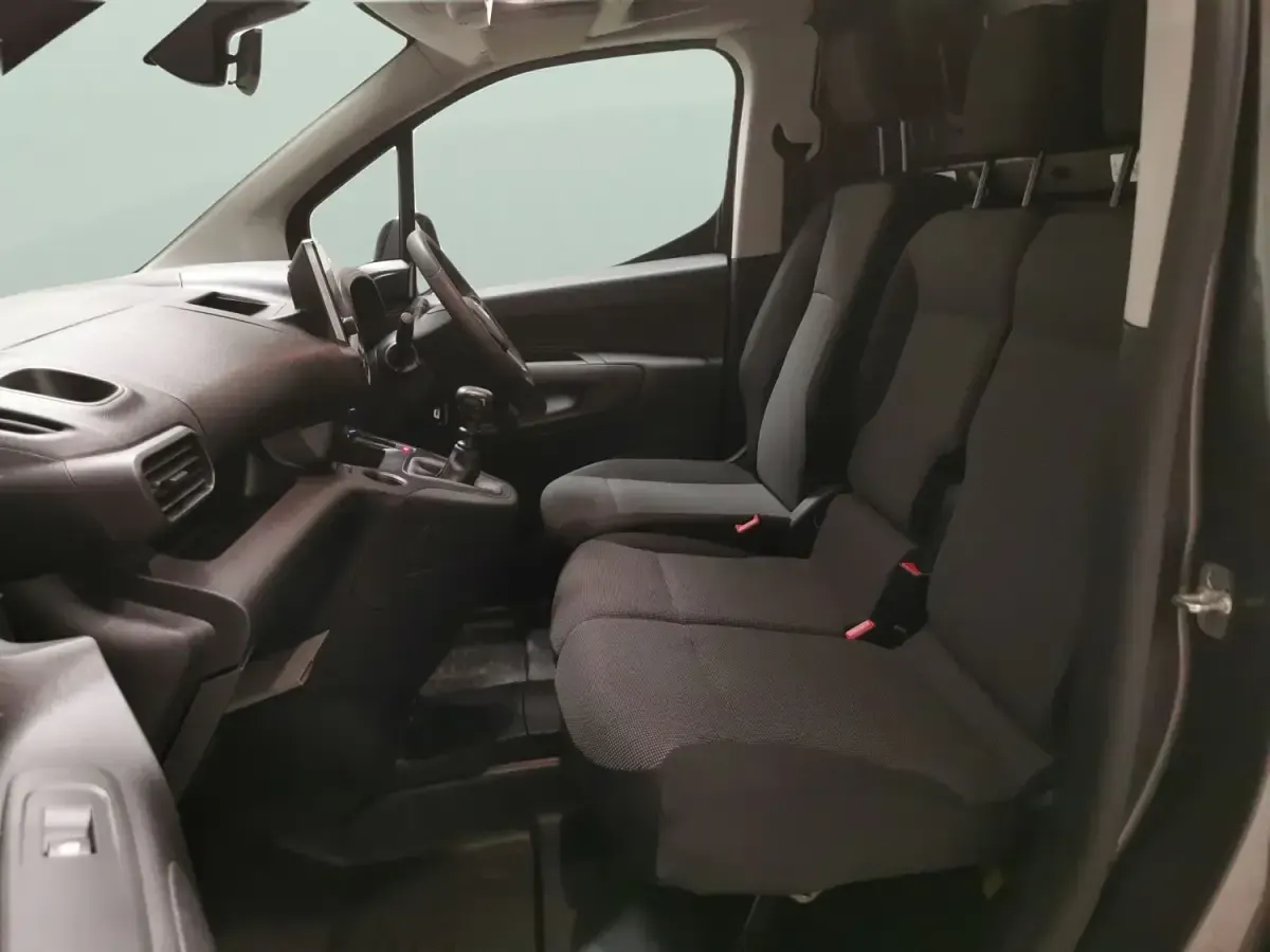Second-hand Vauxhall Combo S 100 CP (73 kW) 2024 Gri Monovolum