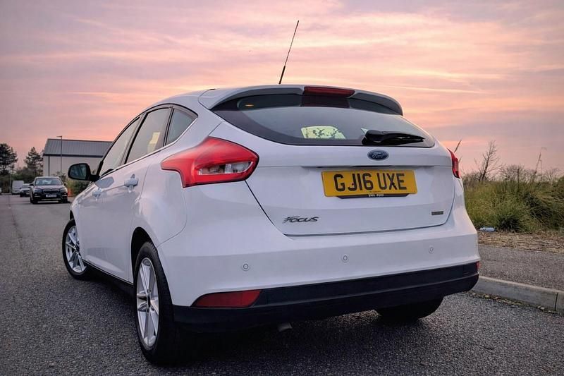 Used Ford Focus Zetec 2016 White Hatchback