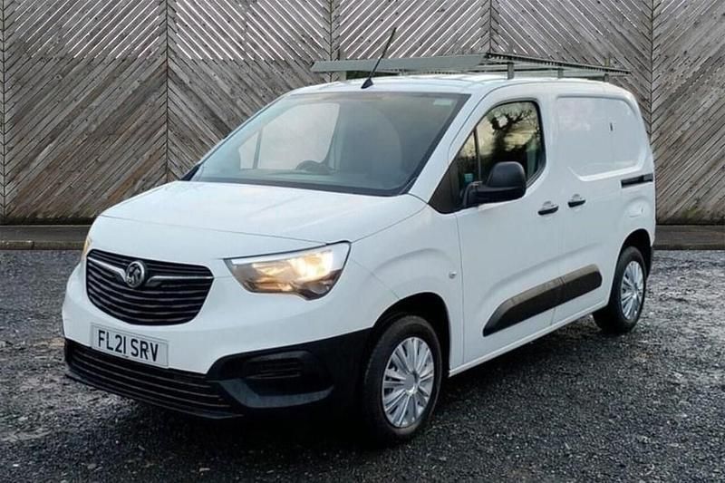 Used Vauxhall Combo Edition 100 HP (73 kW) 2021 White Sedan
