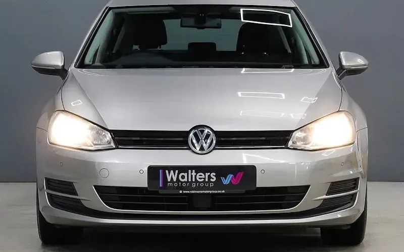 Used VW Golf VII SE 105 HP (77 kW) 2014 Hatchback