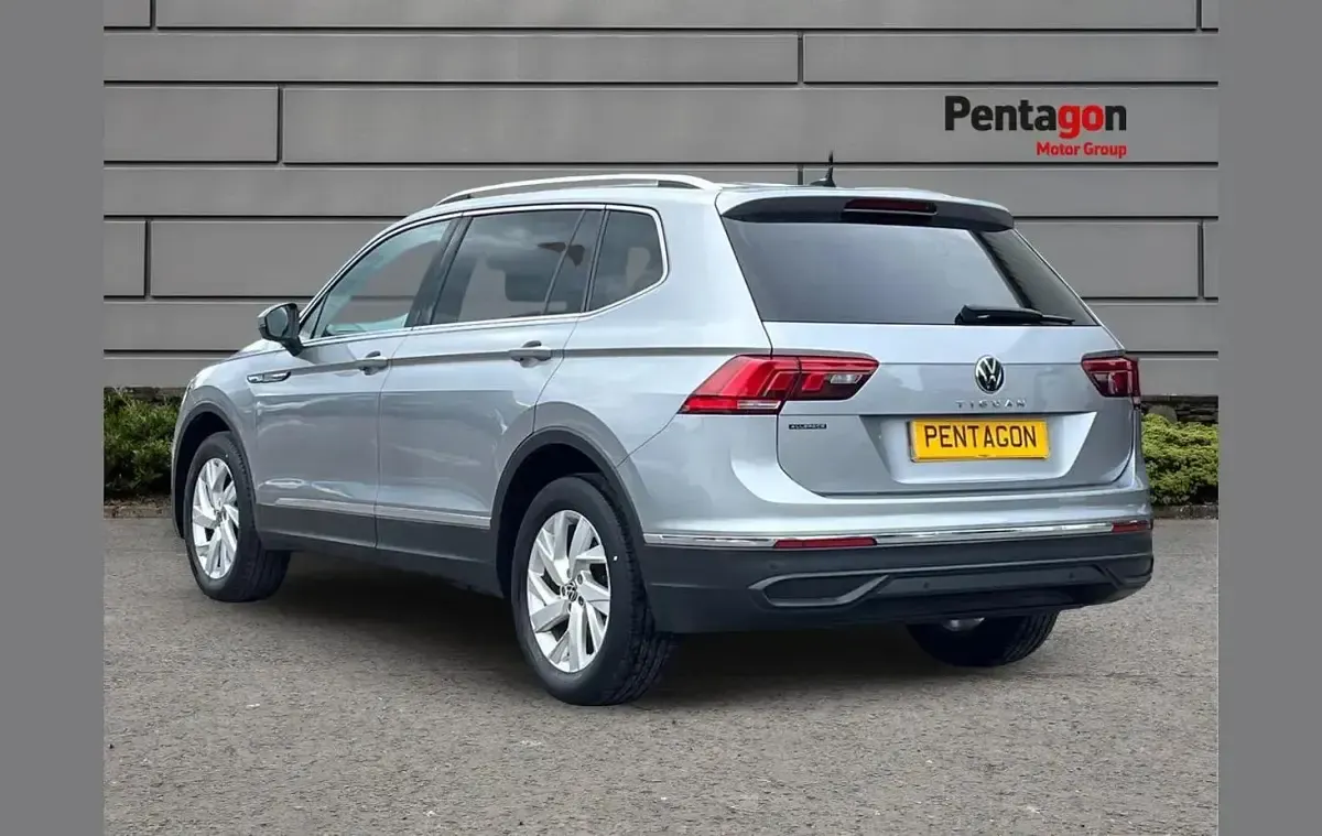 Gebraucht VW Tiguan Life 147 PS (108 kW) 2023 Silber SUV