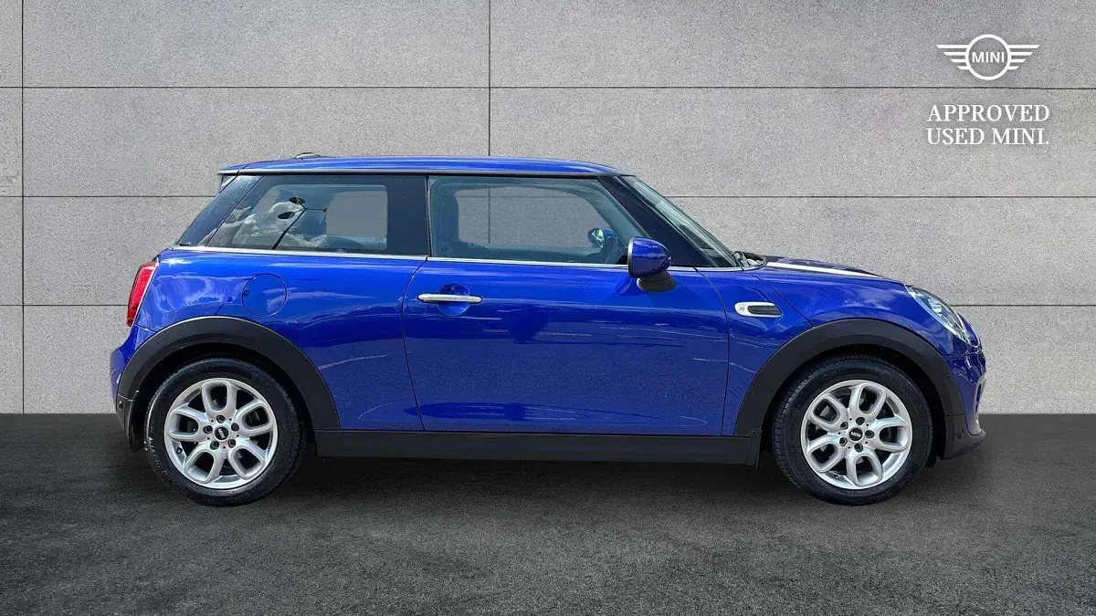 Used Mini Cooper Hatch 134 HP (98 kW) 2018 Blue Hatchback