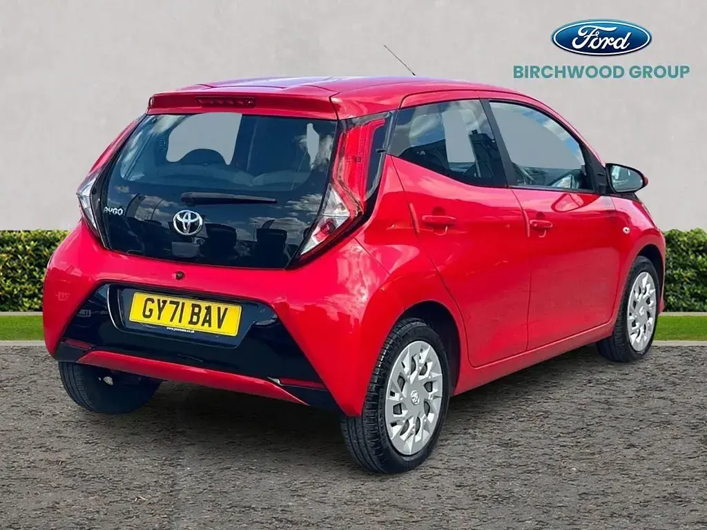 Used Toyota Aygo X-play 72 HP (52 kW) 2021 Red Hatchback