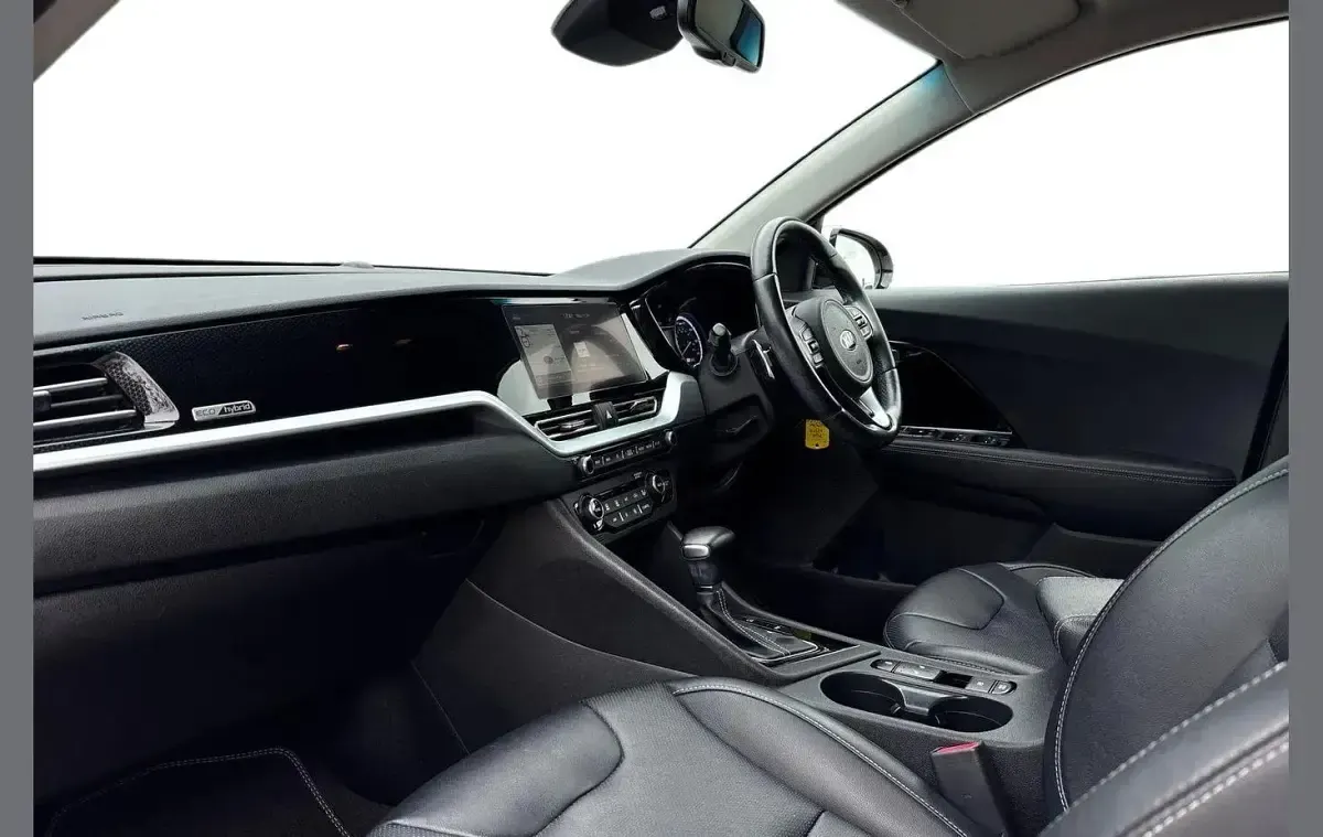 Used Kia Niro 141 HP (103 kW) 2020 White pearl SUV
