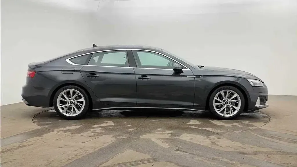Używany Audi A5 Sport 150 KM (110 kW) 2024 Szary Hatchback
